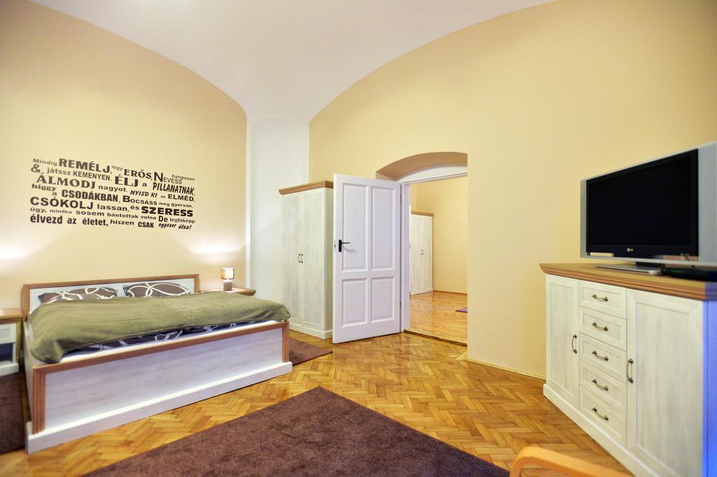 Foter Apartman Eger Exterior photo